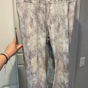 White marble leggings